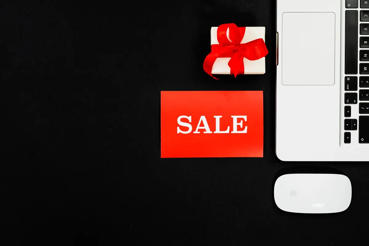 Holiday Shopping Scam Alert: How to Avoid Fake Deals and Delivery Texts